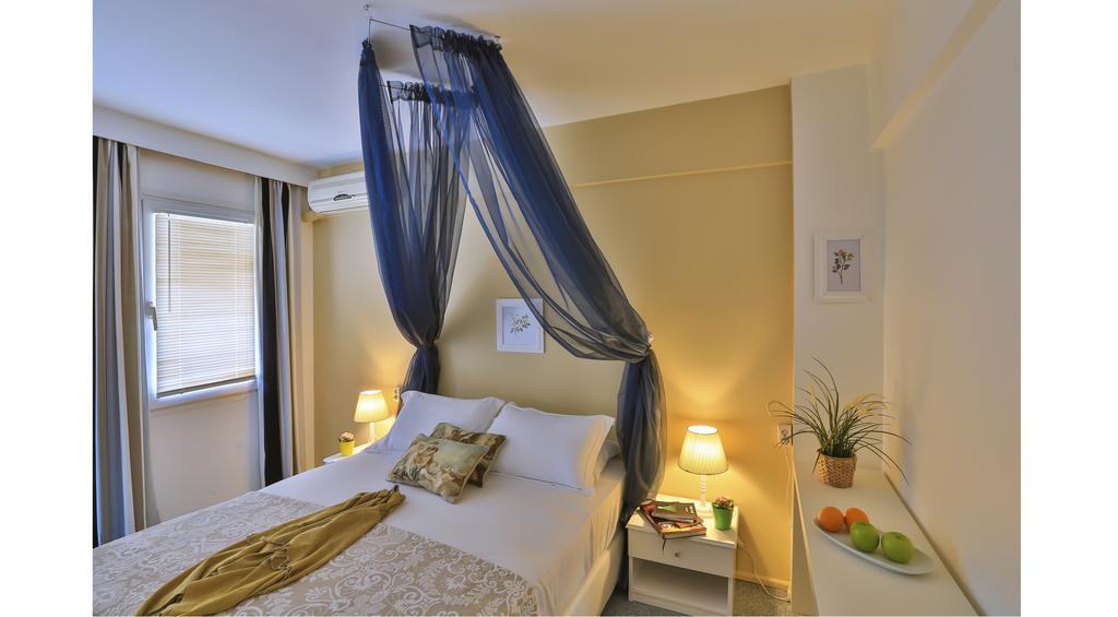 Palas Ilica Çeşme Bilik gambar