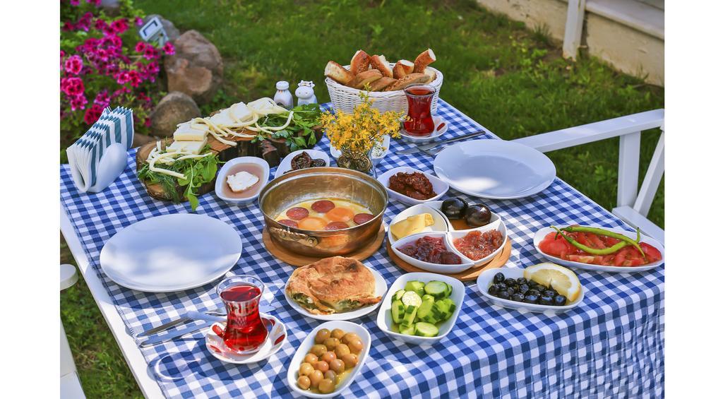 Palas Ilica Çeşme Luaran gambar