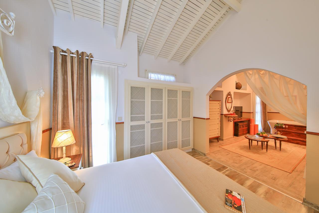 Palas Ilica Çeşme Luaran gambar