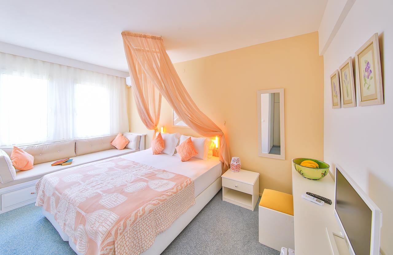 Palas Ilica Çeşme Luaran gambar
