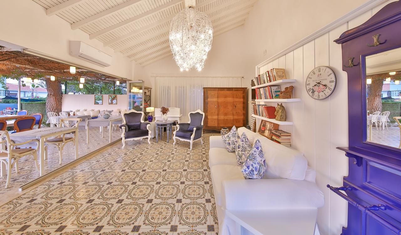 Palas Ilica Çeşme Luaran gambar