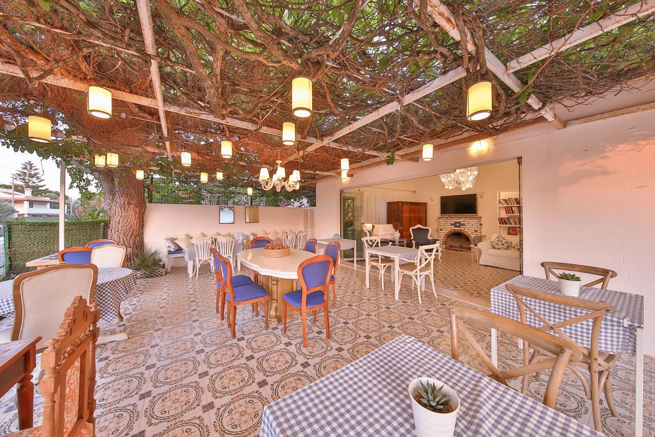 Palas Ilica Çeşme Luaran gambar