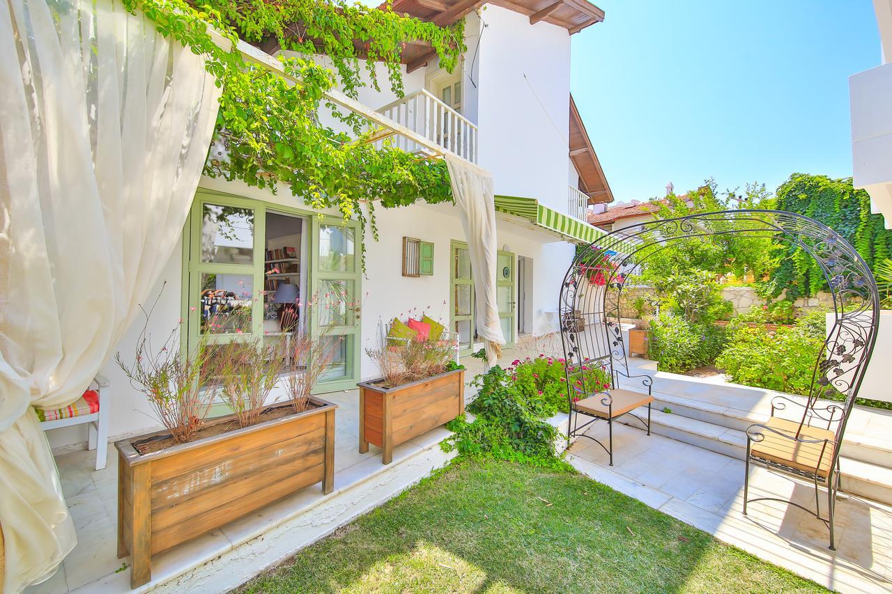 Palas Ilica Çeşme Luaran gambar