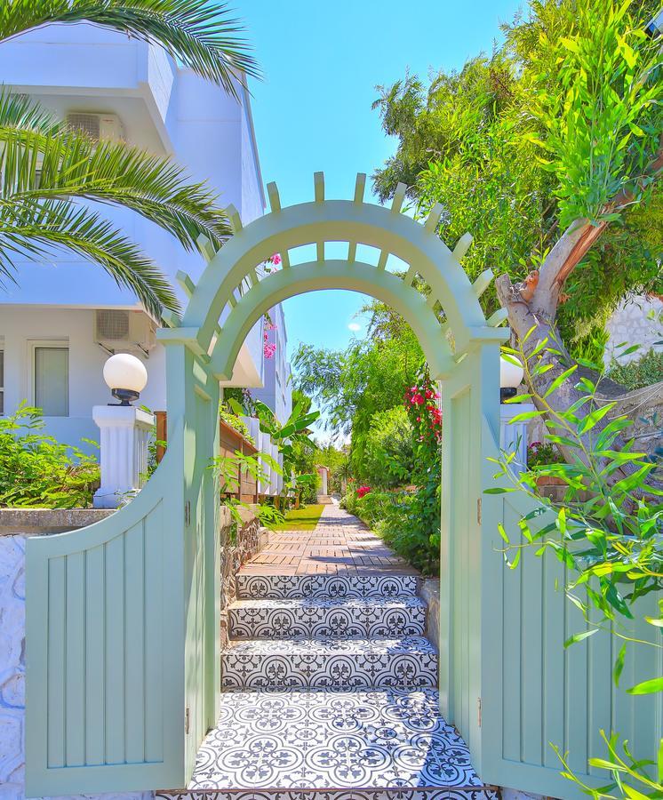 Palas Ilica Çeşme Luaran gambar