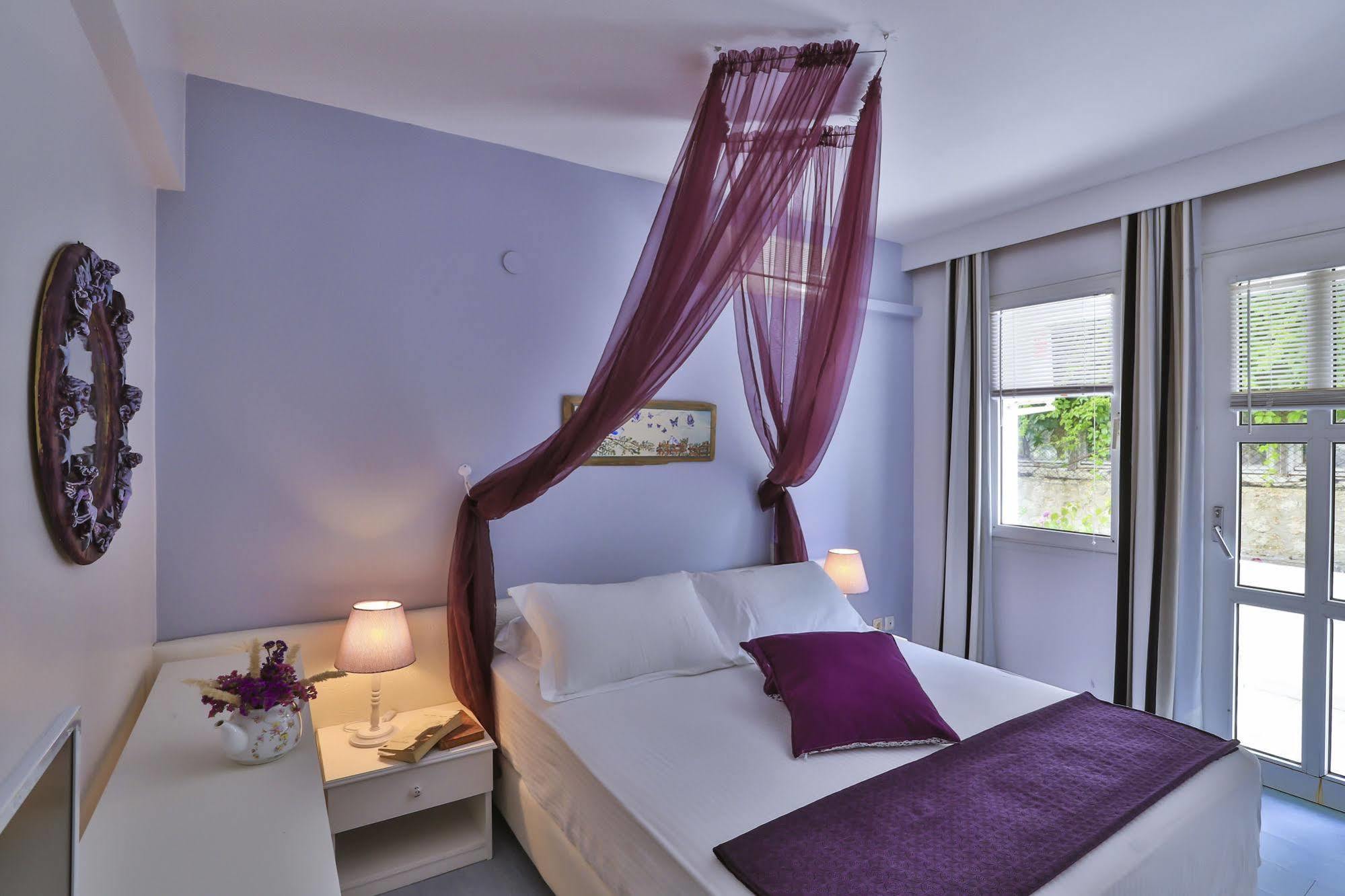 Palas Ilica Çeşme Luaran gambar